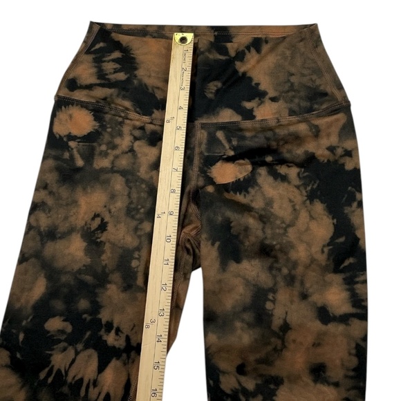 NOBULL Tie-Dye Cropped Leggings - Picture 8 of 8